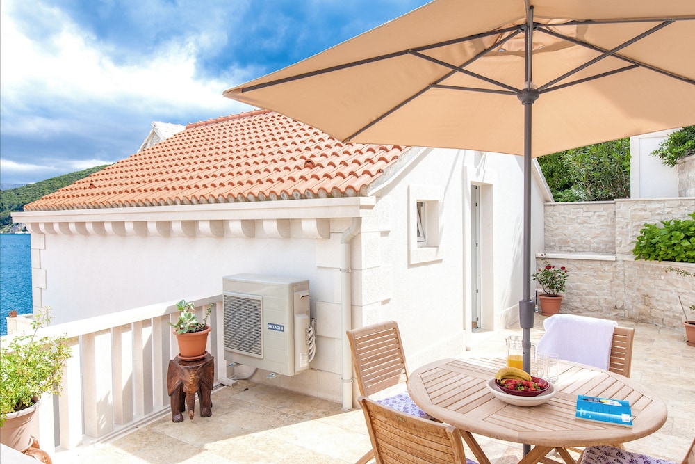 Holiday Home Puteus — 4-Star Luxury Hotel in Selca, Croatia