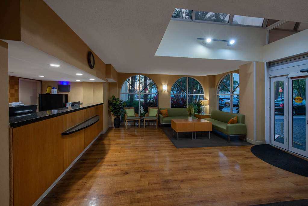 La Quinta Inn & Suites by Wyndham Deerfield Beach I 95 - photo 10