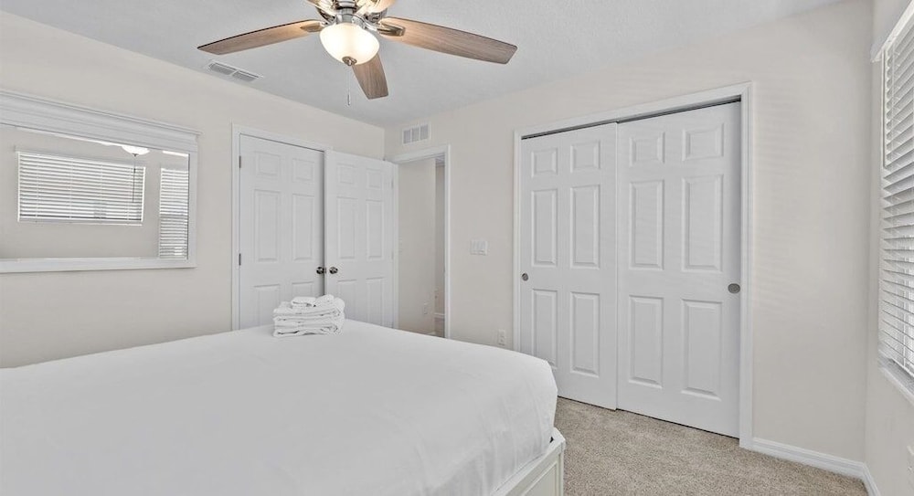 Lake View Solara Resort 6 Bed private Pool 6 Bedroom Home - photo 12