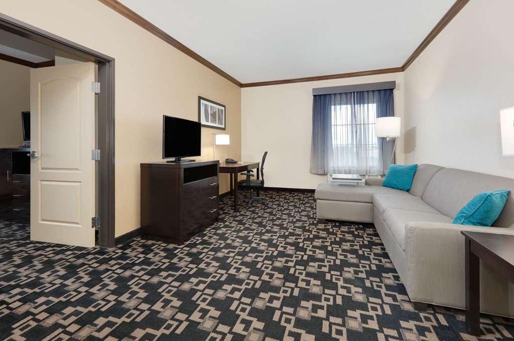 La Quinta Inn & Suites by Wyndham Big Spring - photo 25