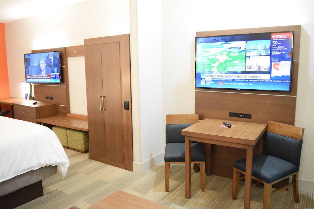 Holiday Inn Express Hotel & Suites West I 10 by IHG - photo 31