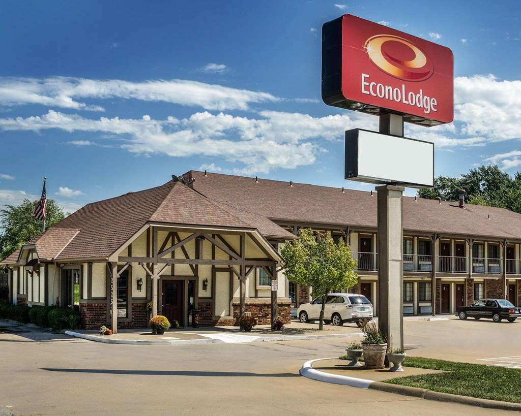 Econo Lodge Lawrence near University in Lawrence, United States
