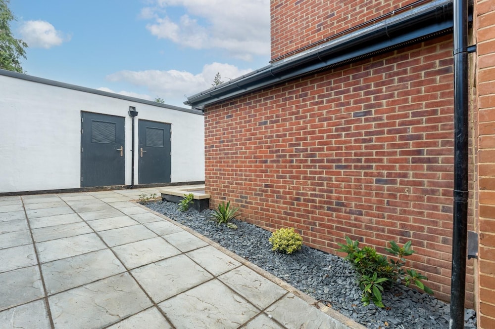 Stunning 1 bed Apartment in Purley — 4-Star Luxury Hotel in Purley, United Kingdom