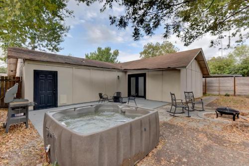 Prime Austin Jacuzzi Firepit and BBQ in Austin, United States