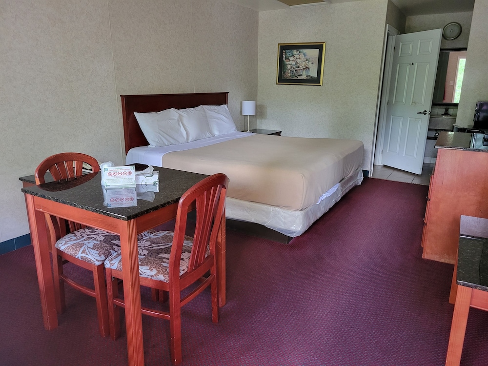 Atrium Inn - photo 8
