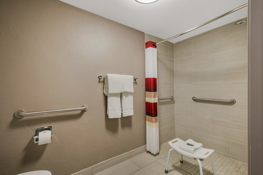 Red Roof Inn PLUS & Suites Knoxville West Cedar Bluff - photo 38