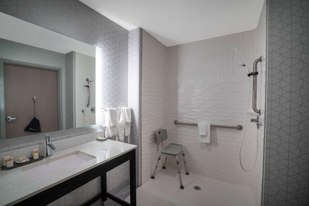 La Quinta Inn & Suites by Wyndham West Memphis - photo 10