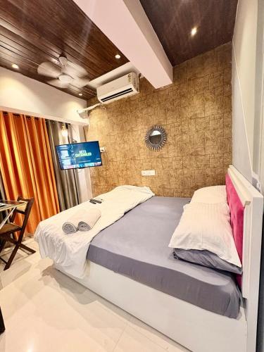 Studio 105 Bhamala House Near Boojee cafe Kantwadi Bandra West — 4-Star Luxury Hotel in Mumbai, India