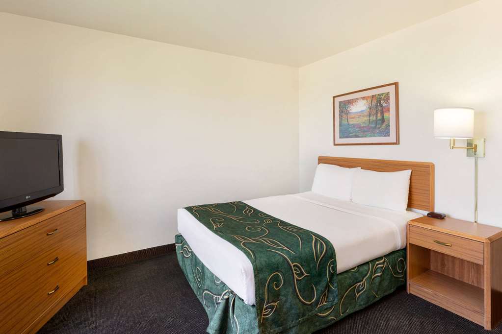 Travelodge by Wyndham Sharon Springs - photo 6