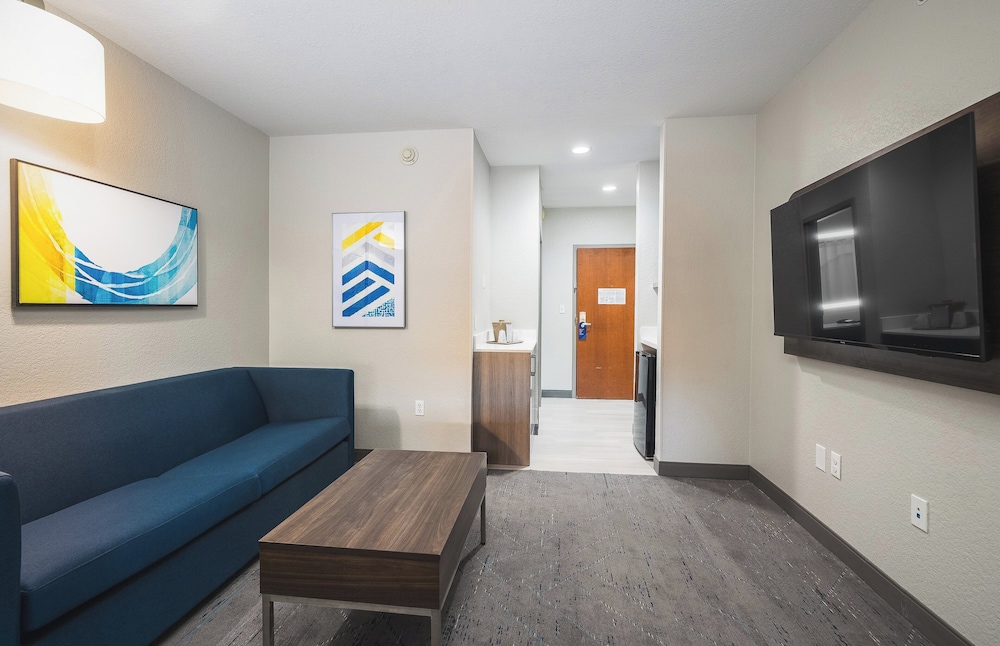 Holiday Inn Express Hotel & Suites St. Robert by IHG - photo 17