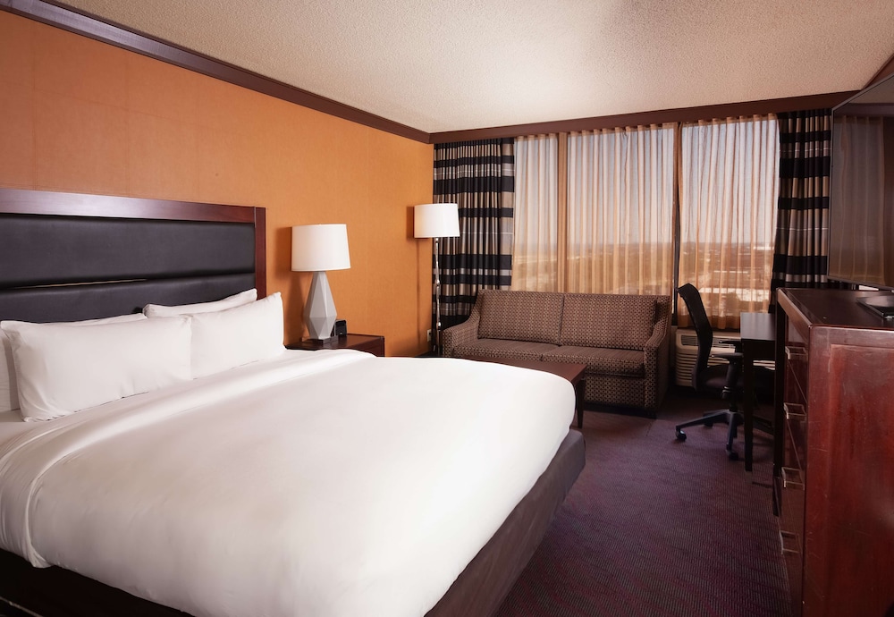 DoubleTree by Hilton Hotel Cleveland Downtown Lakeside - photo 16