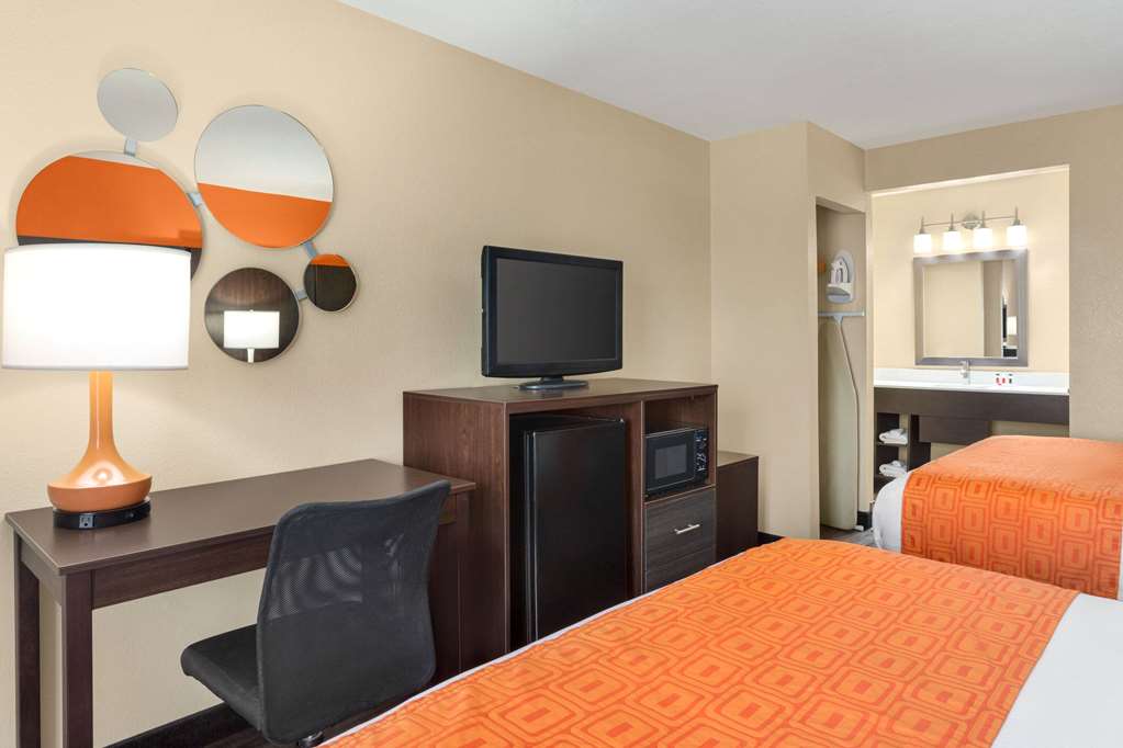 Howard Johnson by Wyndham Pigeon Forge - photo 21