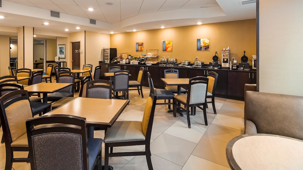 Holiday Inn & Suites Columbia NE Ft Jackson Area by IHG - photo 20