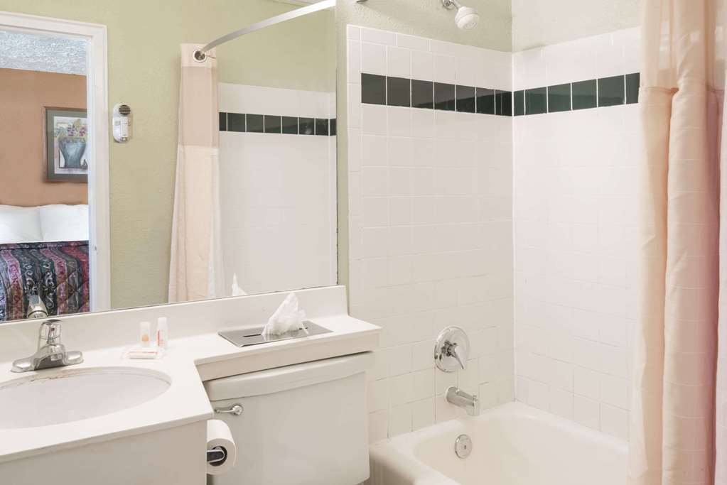 Days Inn by Wyndham Henrietta Rochester Area - photo 9