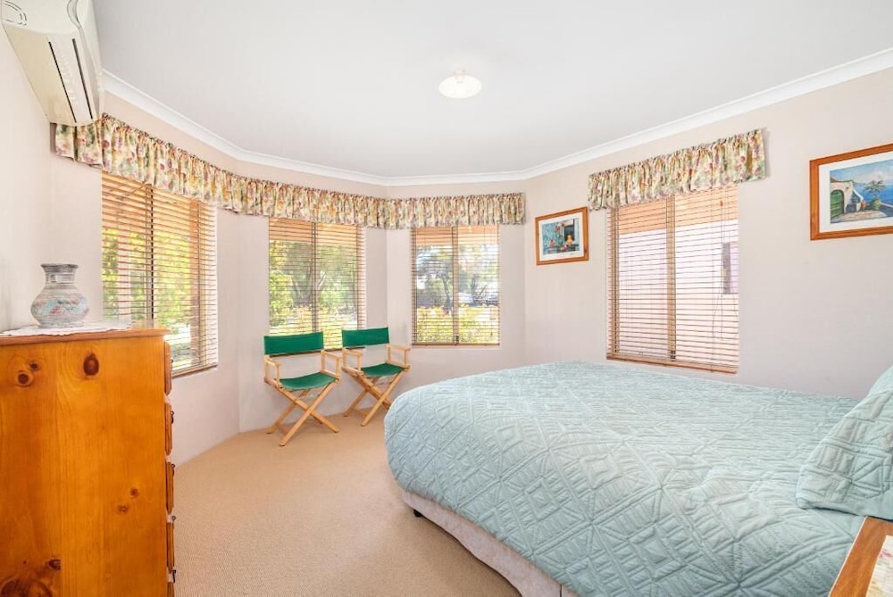 Hidden Gem Getaway in Dunsboroughs Heart in Dunsborough, Australia