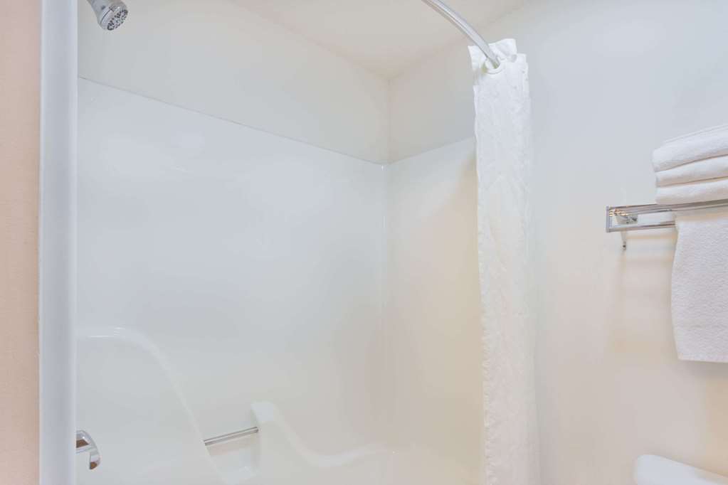 Super 8 by Wyndham Rochelle - photo 10
