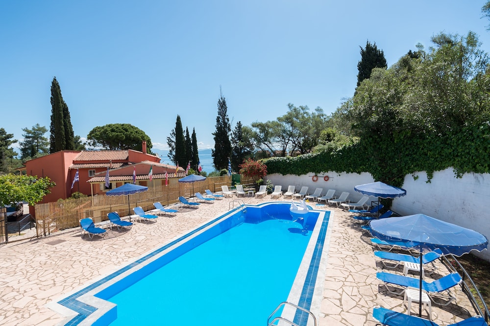Fouxia Apartments and Studios — 4-Star Luxury Hotel in Perama, Greece