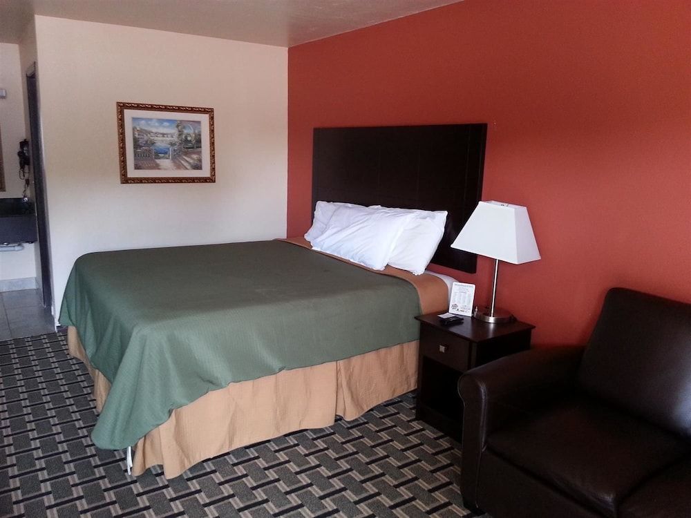 Executive Inn Woodward - photo 11
