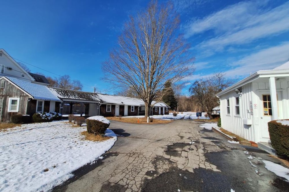 Village Motel Clinton - photo 42