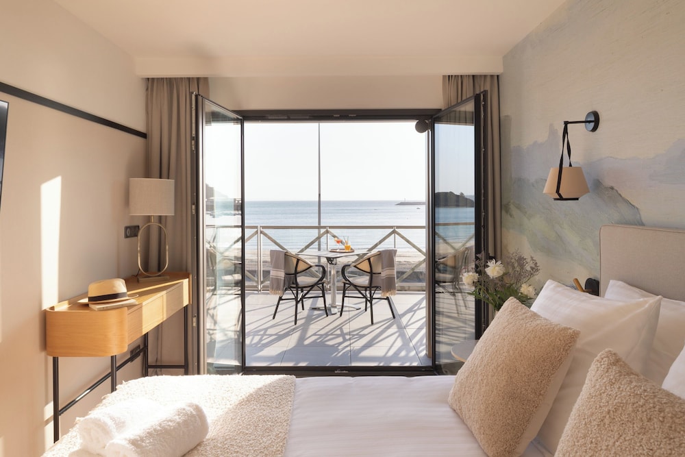 Hotel de la Plage — hotel in Erquy