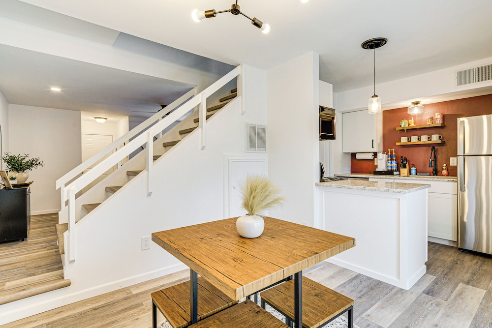 Convenient Bryan Townhome w Patio 3 Mi to A&m — Bryan — photo 2