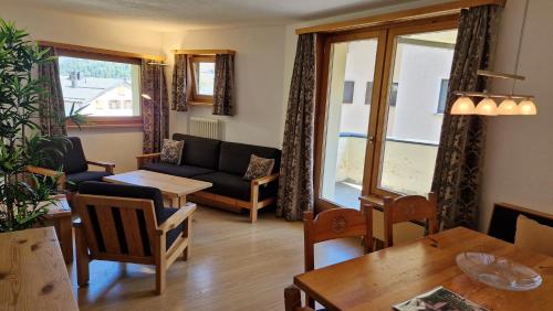 Chesa Bellaval Haus la Vuolp 3 1 2 Zimmerwohnung — 4-Star Luxury Hotel in Silvaplana, Switzerland