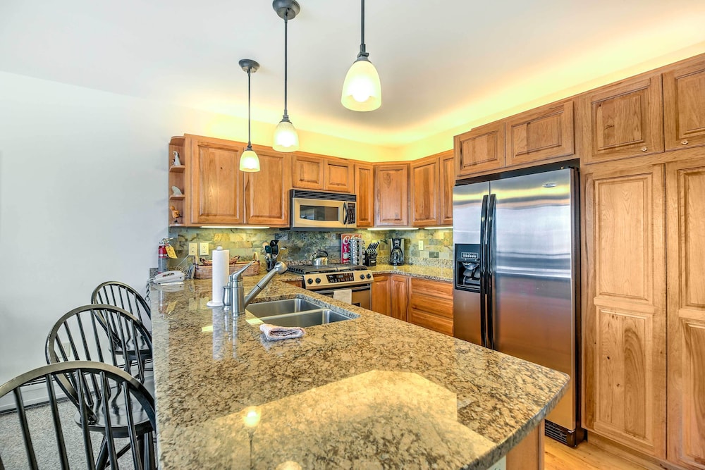 Inviting Ski inandSki out Condo at Jay Peak Resort — hotel in Jay