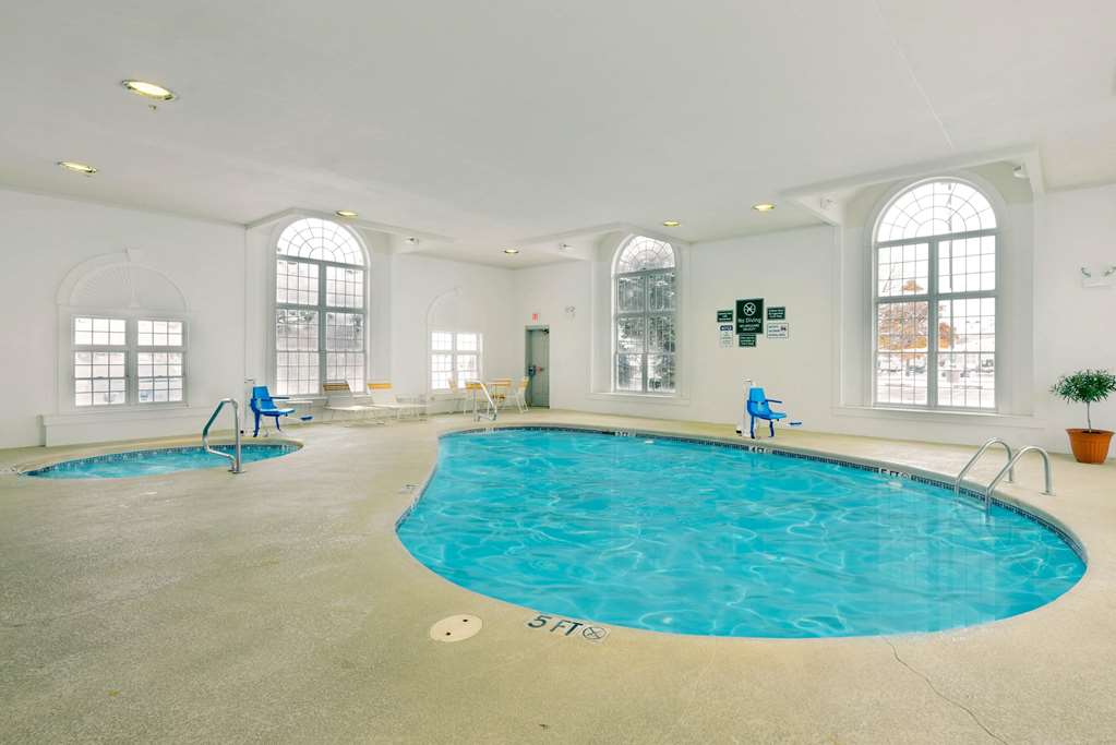 La Quinta Inn & Suites by Wyndham Cleveland Macedonia - photo 8