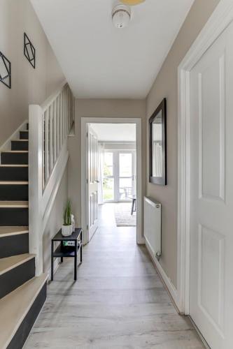 Modern spacious house near town — 4-Star Luxury Hotel in Peterborough, United Kingdom