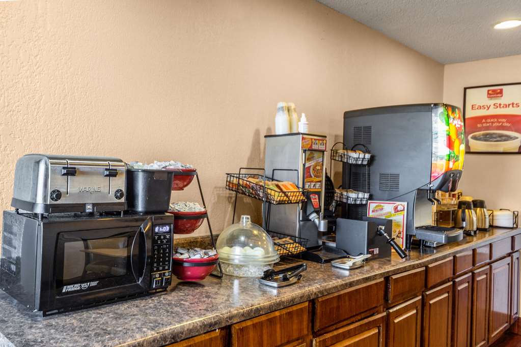 Econo Lodge Meridian South - photo 18