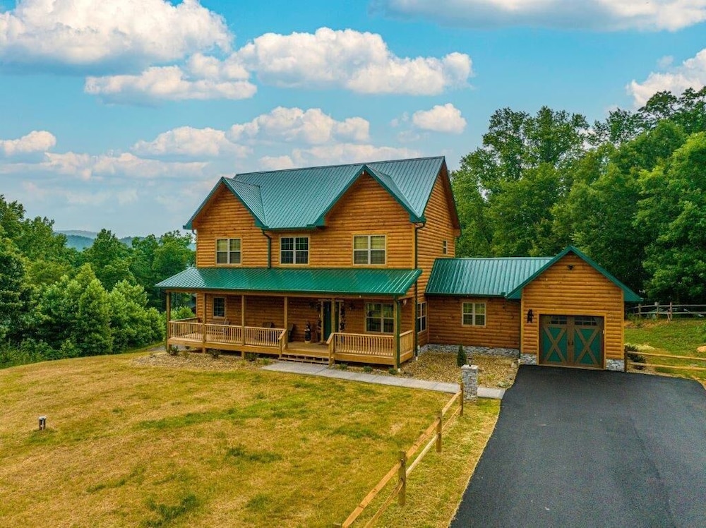 Bandit Lodge — 5-Star Luxury Hotel in Sevierville, United States