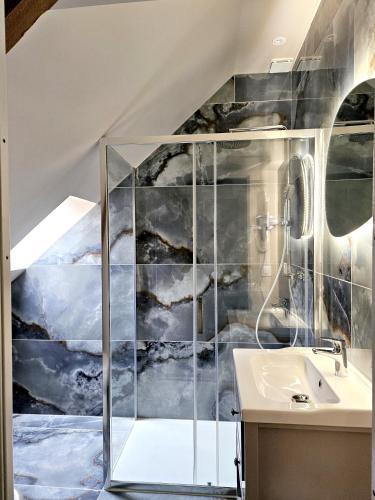 Onyx Blue in Saint-Aignan, France