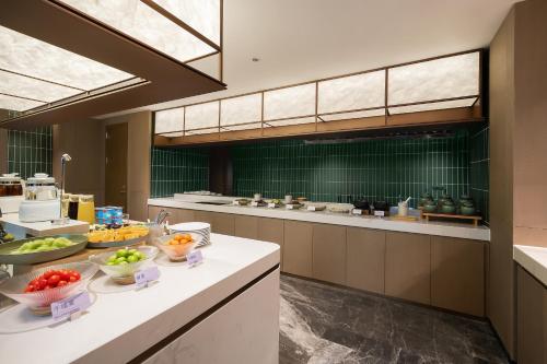 Atour Hotel Chongqing Liangjiang Happiness Plaza — 4-Star Luxury Hotel in Chongqing, People's Republic of China
