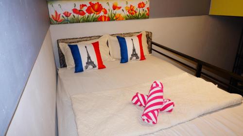 Cozy Loft Bed Mini Studio Golf View — Unknown City — photo 3