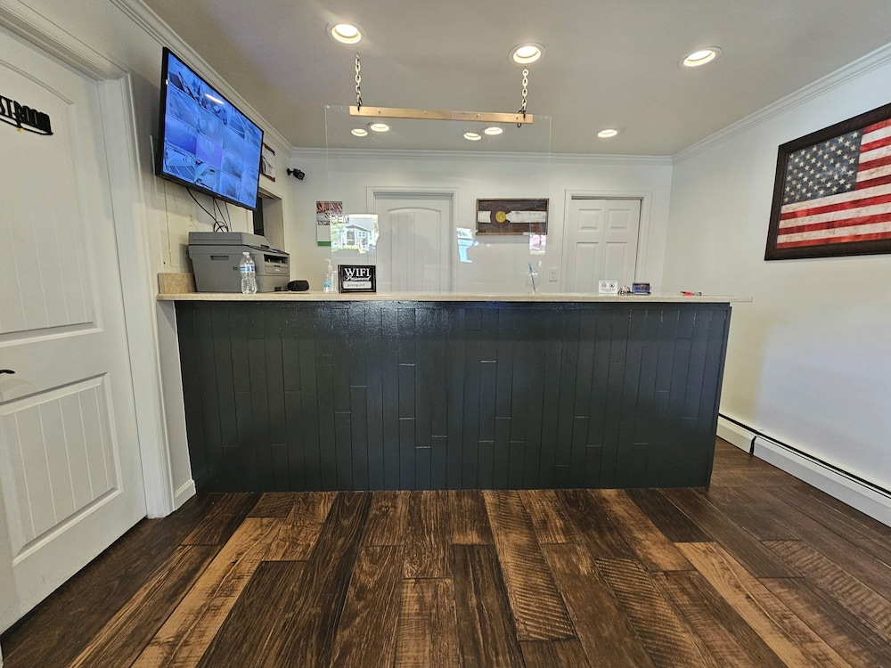 H & H Motor Lodge - photo 3