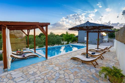 Kuća za odmor Cvitka — 4-Star Luxury Hotel in Posedarje, Croatia