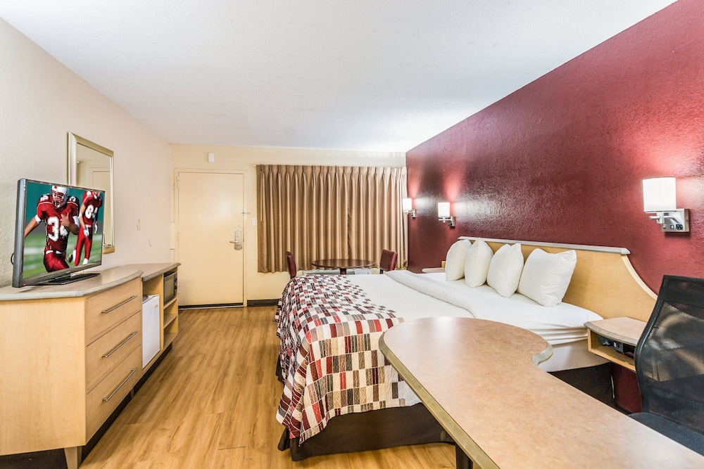Red Roof Inn Williamsburg - photo 11