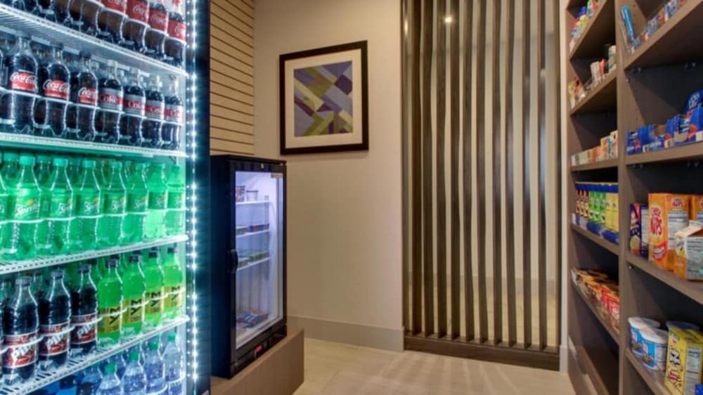 Holiday Inn Express Hotel & Suites Mount Pleasant by IHG - photo 33