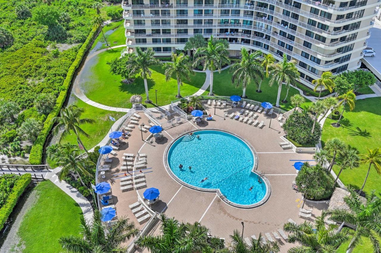 Beachfront Marco Island Condo with Pool Access — 4-Star Luxury Hotel in Marco Island, United States
