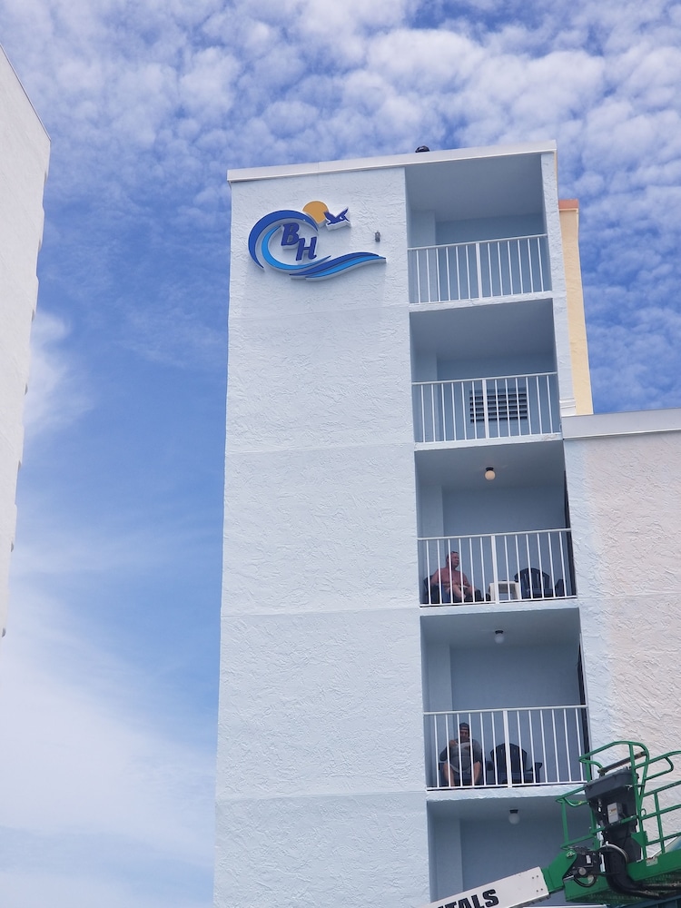 Beachside Hotel - photo 57