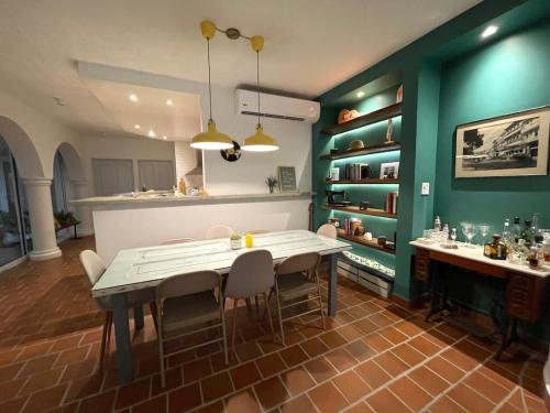 AmazINN Places Casco Viejo Casa Espanola — 4-Star Luxury Hotel in Panama, Panama