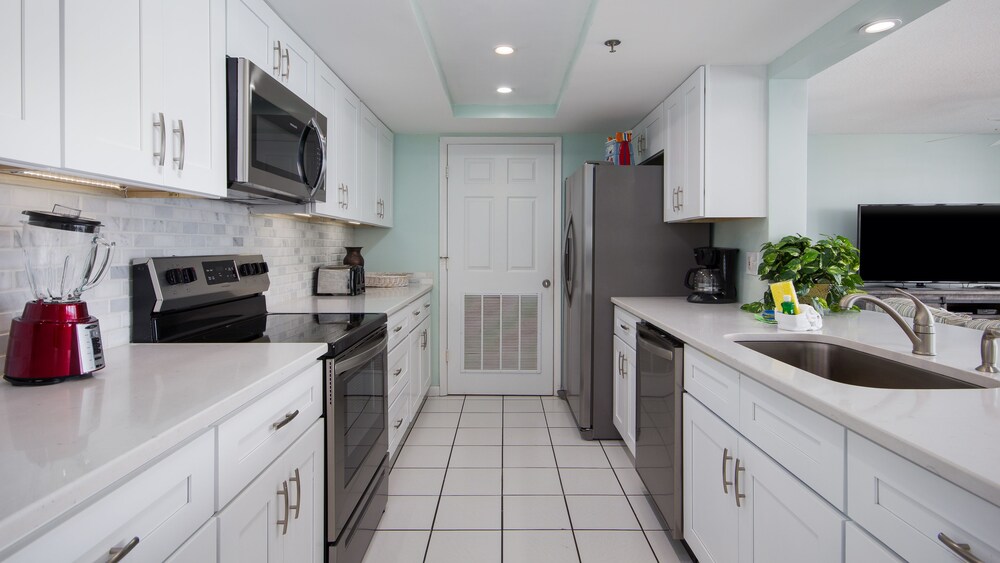 Long Beach 4 1007E 556192 by RedAwning - photo 15