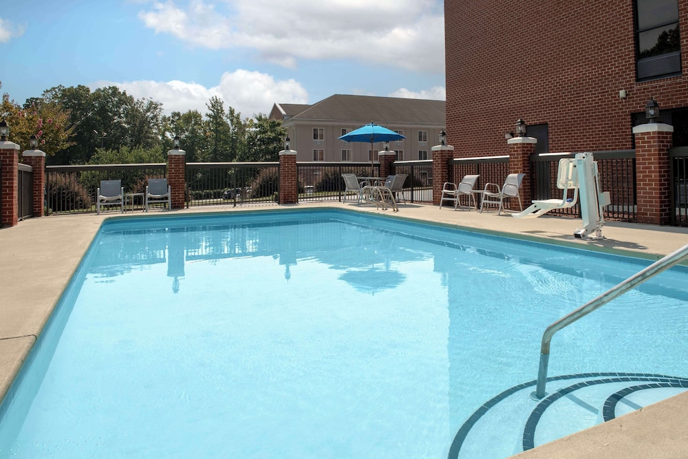 Hampton Inn High Point - photo 28