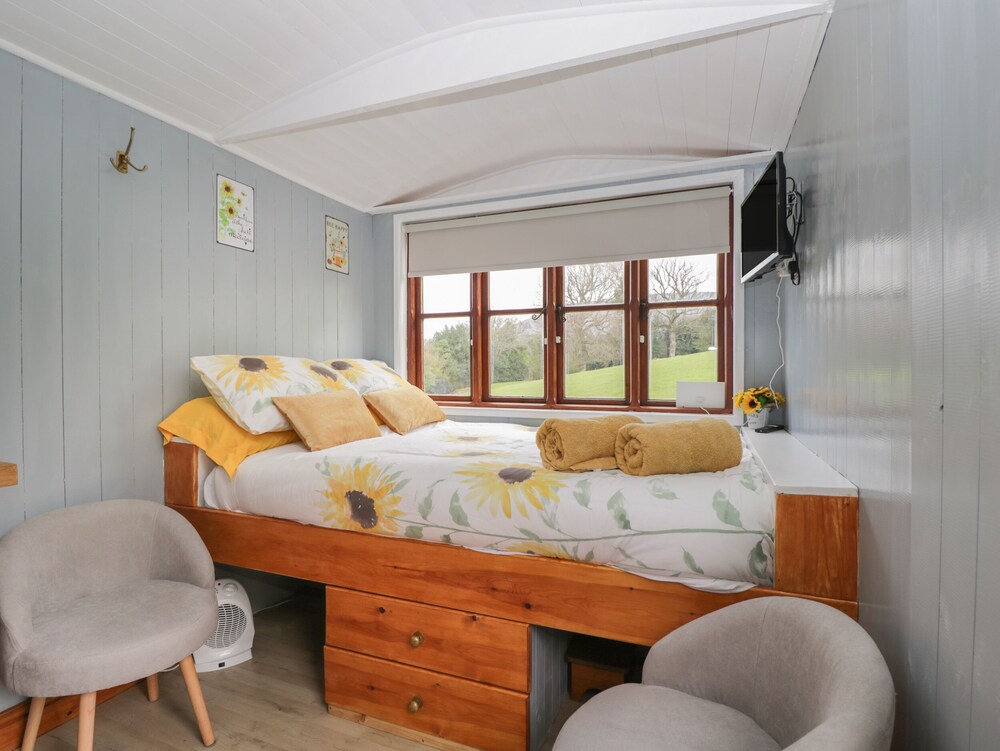 Rabbit Hill Hut — Abergavenny — photo 3