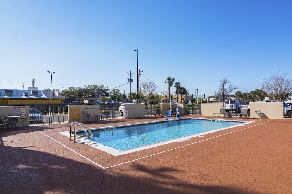 Candlewood Suites Pensacola University Area by IHG - photo 41