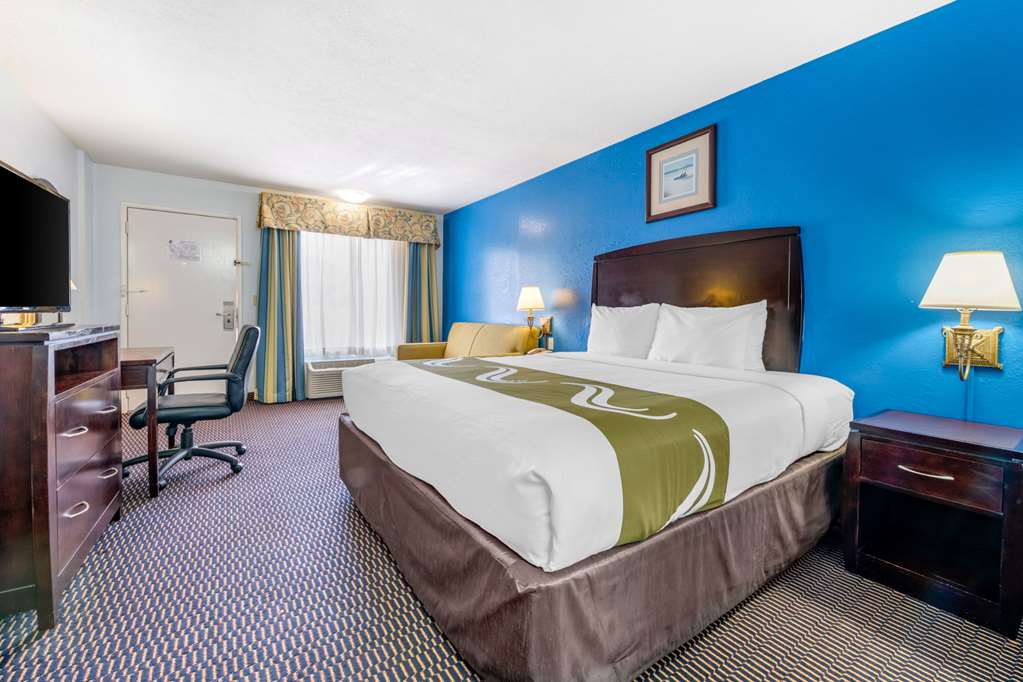 Quality Inn Sarasota North Near Lido Key Beach - photo 12