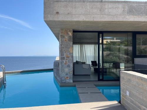 Mare E Pietra Pietra Luxury Villa Pefkali — 4-Star Luxury Hotel in Korinthos, Greece