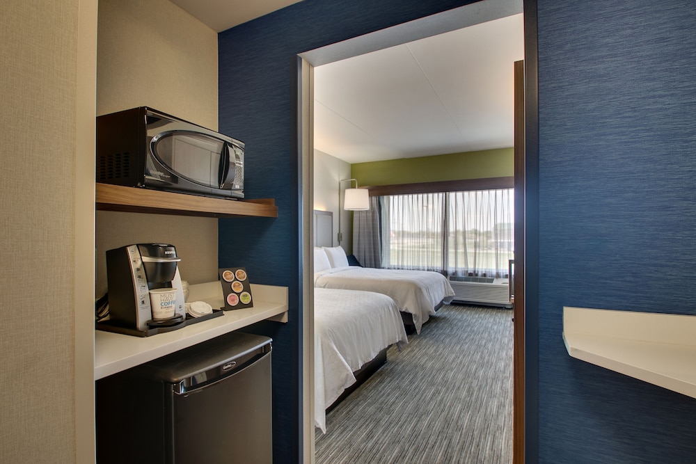Holiday Inn Express & Suites Findlay North by IHG - photo 11