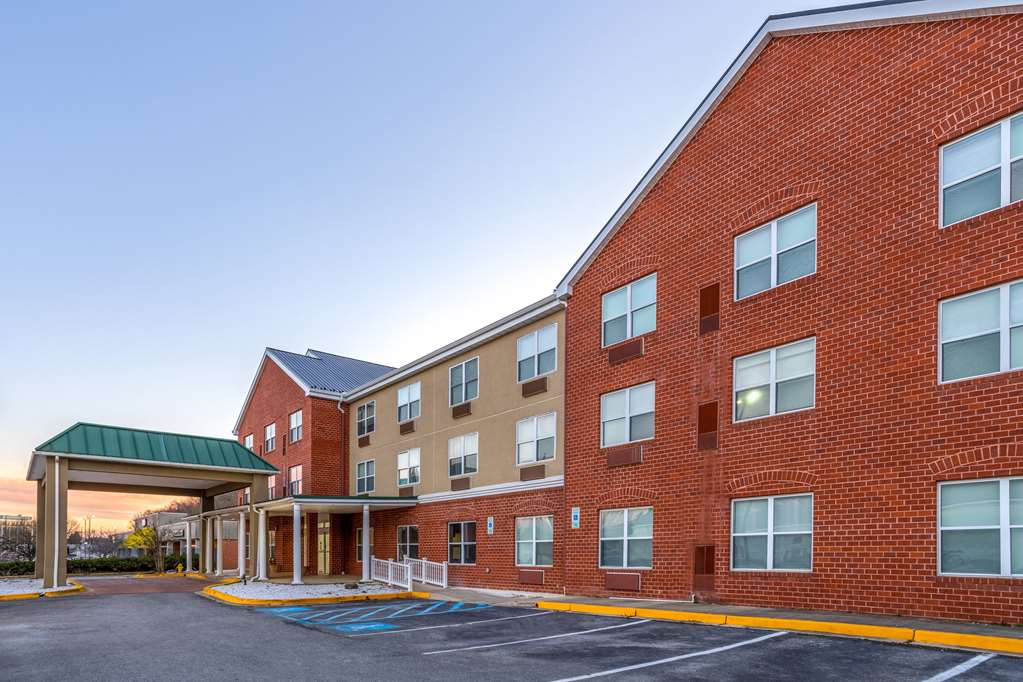 Wingate by Wyndham Waldorf Washington DC Area - photo 4