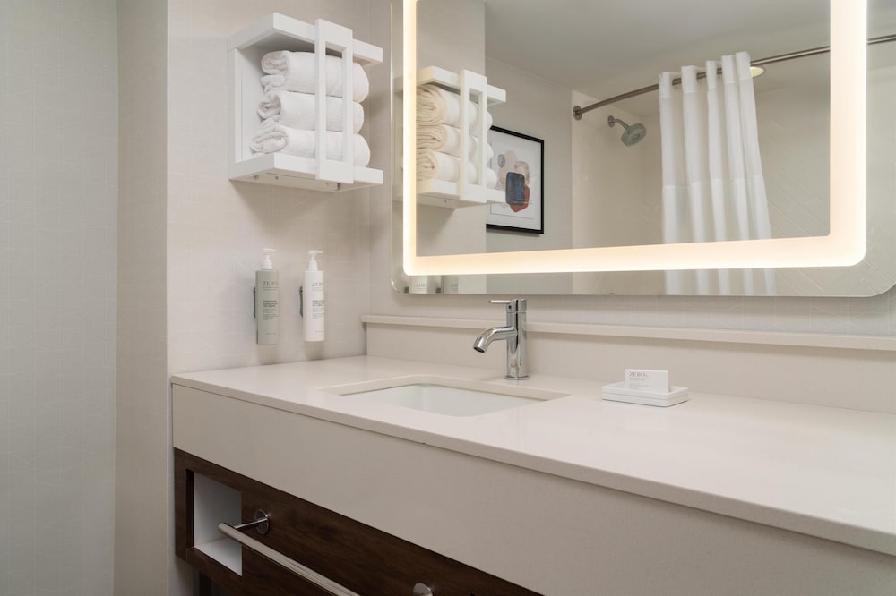 Hampton Inn & Suites Newport Middletown - photo 38